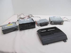 lot 87 image: automotive radio