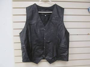lot 113 image: Branded garments vest