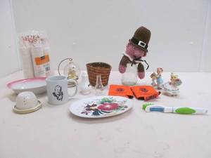 lot 124 image: kitchenware