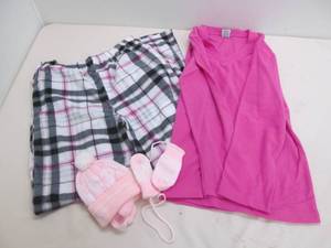 lot 132 image: fleece top, lounge pants, baby cap, mitts