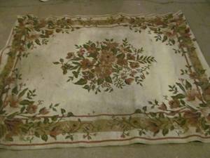 lot 149 image: floral area rug