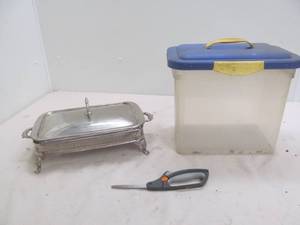 lot 198 image: sterlite container, vintage baking dish set