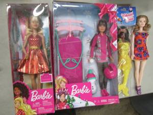 2 Barbies, 2 Fashion Sets...
