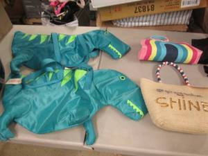 2 DinoTotes, 2 Bags with Laundry Ba...