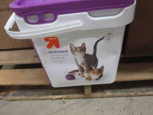 35 lb Scented Clumping Cat Litter...