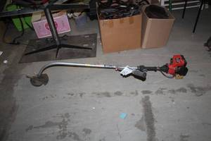 lot 162 image: Homelite Gas Powered Weed Whip ST-185BC
