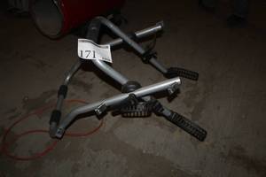lot 171 image: Car-Mount Bike Rack