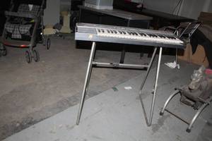lot 104 image: Casio Casiotone Keyboard with Stand CT-360