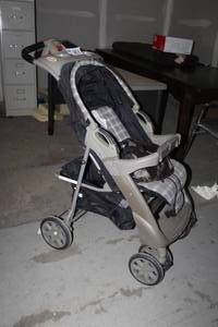 lot 106 image: Evenflo ComfortFold Baby Stroller