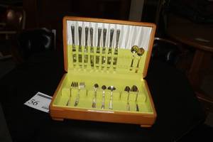 lot 56 image: Oneida Silverware Set with Wood Case