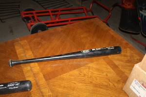 lot 65 image: Kirby Puckett Minnesota Twins Commemorative Baseball Bat April 8 1994 2000th Hit