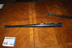 lot 67 image: Kirby Puckett Minnesota Twins Commemorative Baseball Bat April 8 1994 2000th Hit