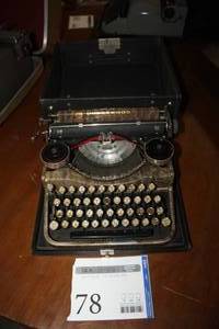 lot 78 image: Vintage Underwood Typewriter with Case