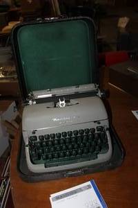 lot 80 image: Vintage Remington Quiet-Riter Typewriter with Case