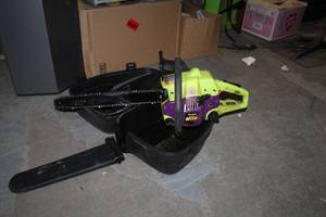 lot 74 image: Poulan Wild Thing Chain Saw 2375 with Case and Chain Guard