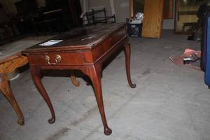 lot 82 image: Vintage Wood Living Room End Table 1-Drawer