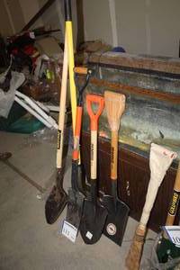 lot 111 image: Lot of (5) Yard Tools (new) - Shovels, Spades