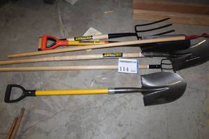 lot 114 image: Lot of (6) Yard Tools (many new) - Shovels, Pitch Forks, Hoe, Claws