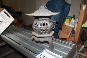 lot 133 image: Vintage Hanging Outdoor Lantern