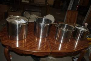 lot 132 image: Lot of (4) Stainless Steel Stock Pots with One Lid