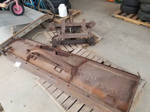 lot 4 image: Western Snowplow Blade Attachment with Hydraulic Mount