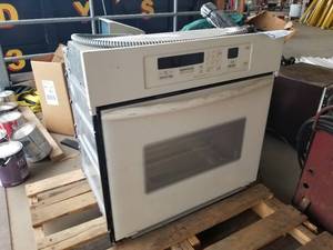 lot 5 image: KitchenAid Superba Architect Series Electric Single Wall Oven 30 KEBC107KBT03