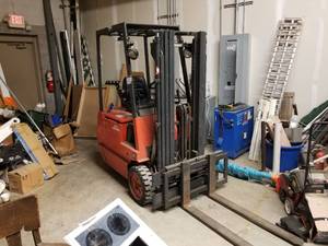 lot 2 image: Baker Electric Forklift E15C with CD Batteries Charger