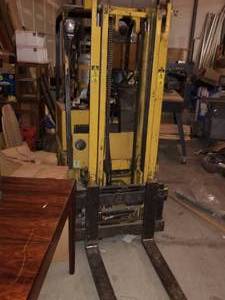 lot 1 image: Caterpillar Propane Forklift