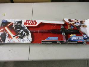 lot 2 image: Star Wars Blade Builders...