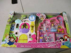 lot 5 image: Disney Princess Little Kitchen Play...