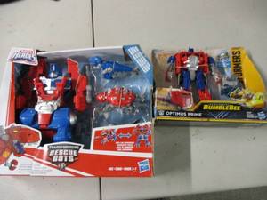 lot 7 image: 2 Transformer Action Figures...