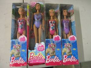 lot 37 image: 4 Barbies...