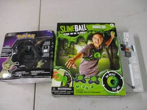 lot 45 image: Pokmon Super Bracelet Z, slime ba...