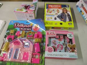 lot 54 image: Patch set, dollhouse play set, LOL ...