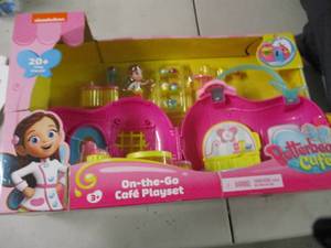 lot 118 image: Butterbeans Caf playset...