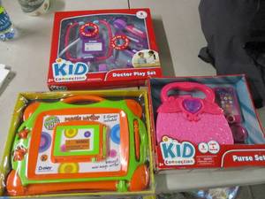 lot 120 image: Kid Connection purse and doctor set...