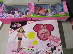 lot 126 image: Ponies and Minnie Mouse Music Mat...