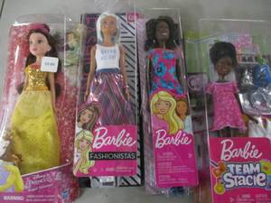 lot 199 image: Barbies...