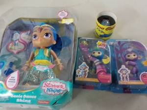 lot 208 image: Shimmer and Shine, Fingerlings...