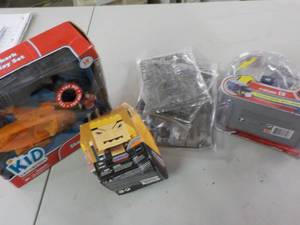 lot 232 image: Kid Connection Shark Play Set and m...