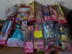 lot 249 image: Barbie Dolls  ...
