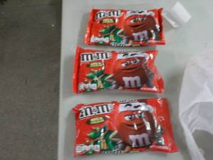 lot 275 image: Milk Chocolate M & Ms 3 Pack near...