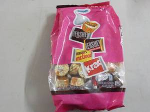lot 301 image: Chocolate Candy Assortment 35 oz ba...