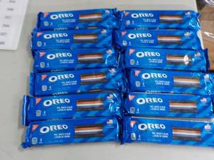lot 325 image: Oreos ...