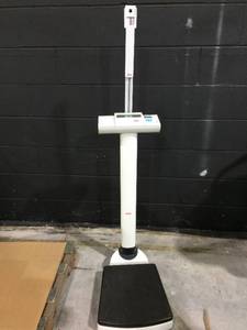 High 660lb Weight Capacity Seca 703 Wireless Transmission Digital Battery Operated Column Scale with&nbspHeight Rod &amp BMI Function Excellent Working condition Great For Shipping Packages Too