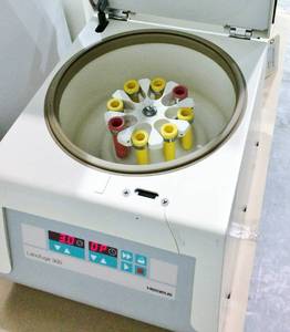 Thermo Scientific Heraeus Tabletop Labofuge 300 Centrifuge - Good Working Condition - Does Have Crack In Front But Does Not Affect Performance