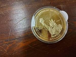 lot 101 image: Gold coin, Copy