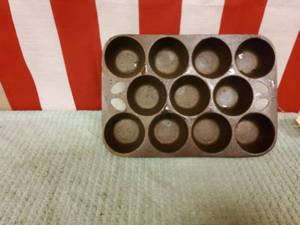 lot 77 image: Cast iron pan