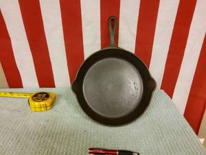 lot 75 image: Cast iron pan