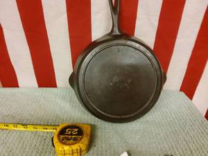 lot 76 image: Cast iron pan